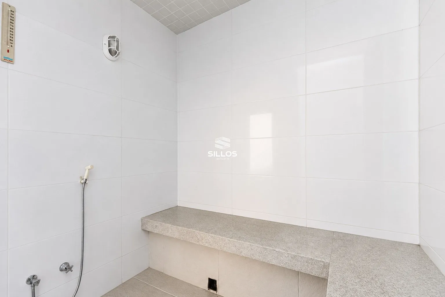 Rental house with 4 en-suite bedrooms and 7 baths — photo 22
