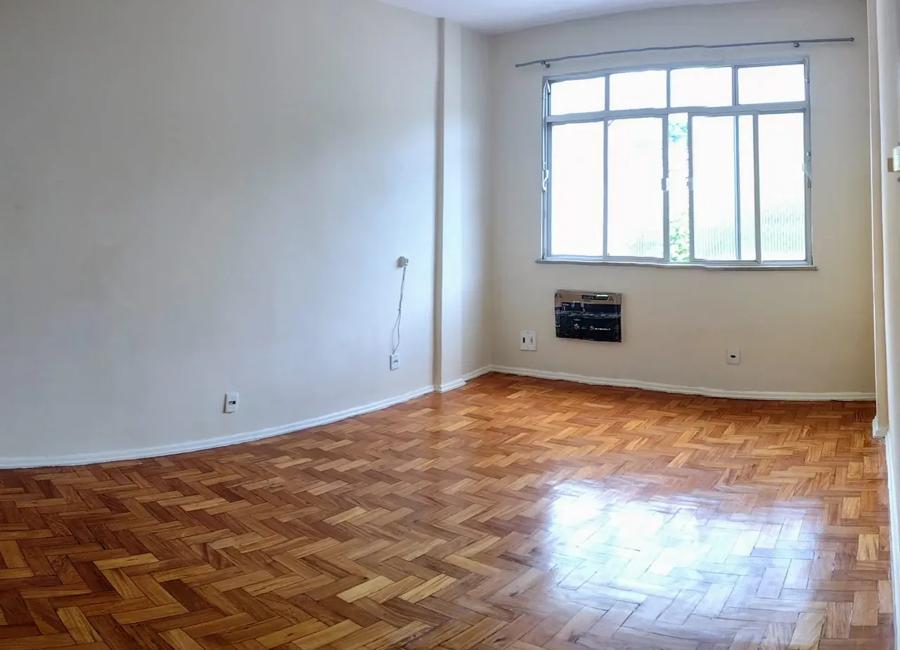 Apartment on the 4th floor with wood or laminate floors — photo 10