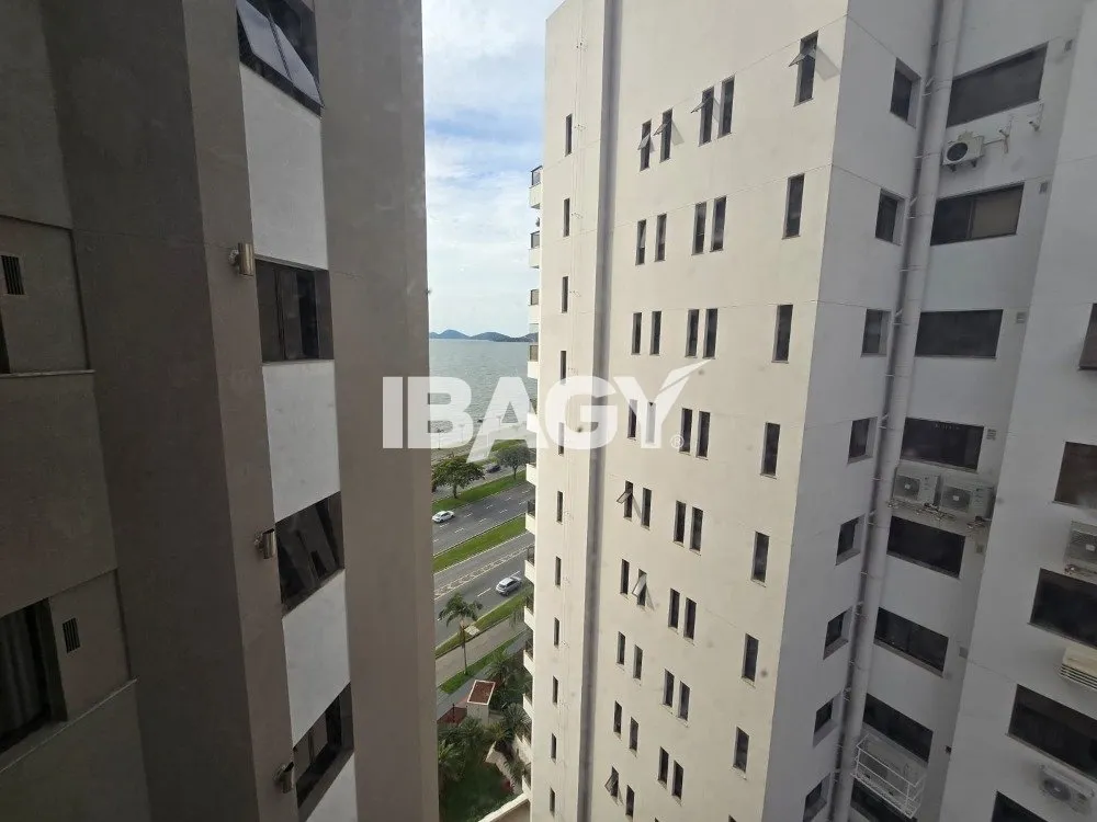 Furnished 512 m² apartment with a enclosed balcony — photo 32