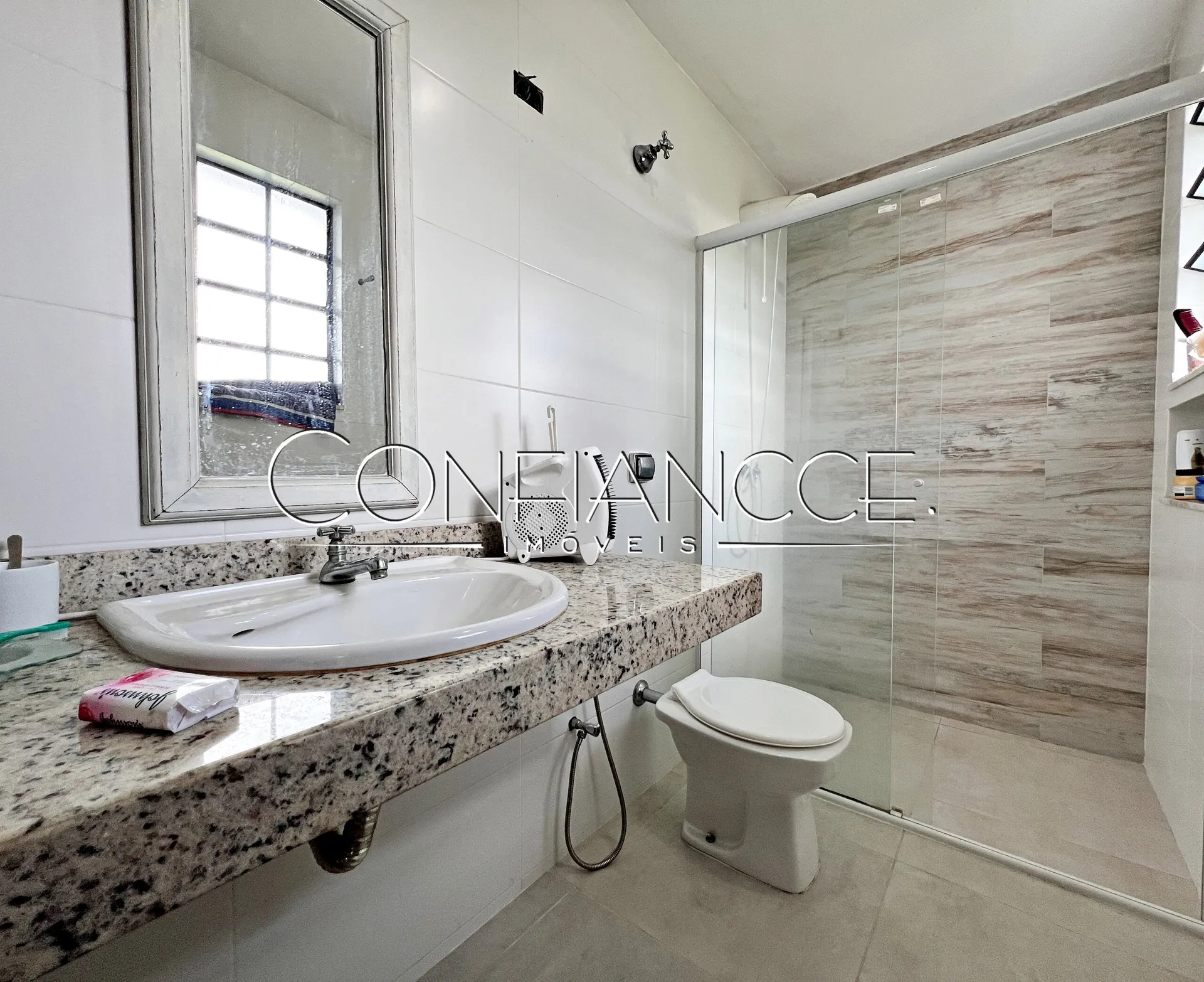 5-bedroom house with 1 suite, 4 parking spaces, 460 m² — photo 15