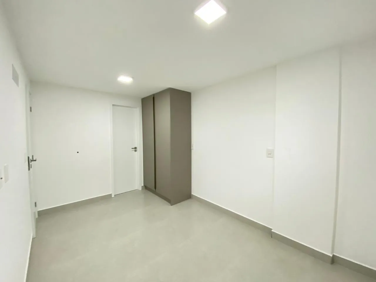 3-bedroom rental apartment with enclosed balcony — photo 22