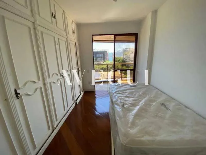 3-bedroom apartment with 4 bathrooms and a balcony — photo 15