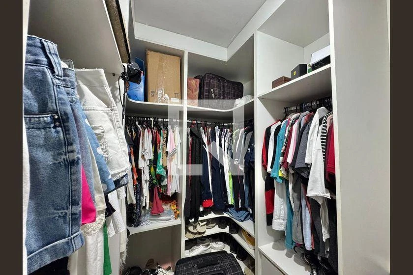 140 m² house with a walk-in closet and a home office — photo 37