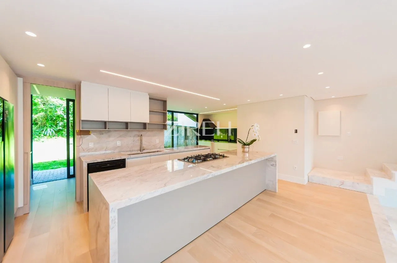 3-bedroom house with a bathtub — photo 13