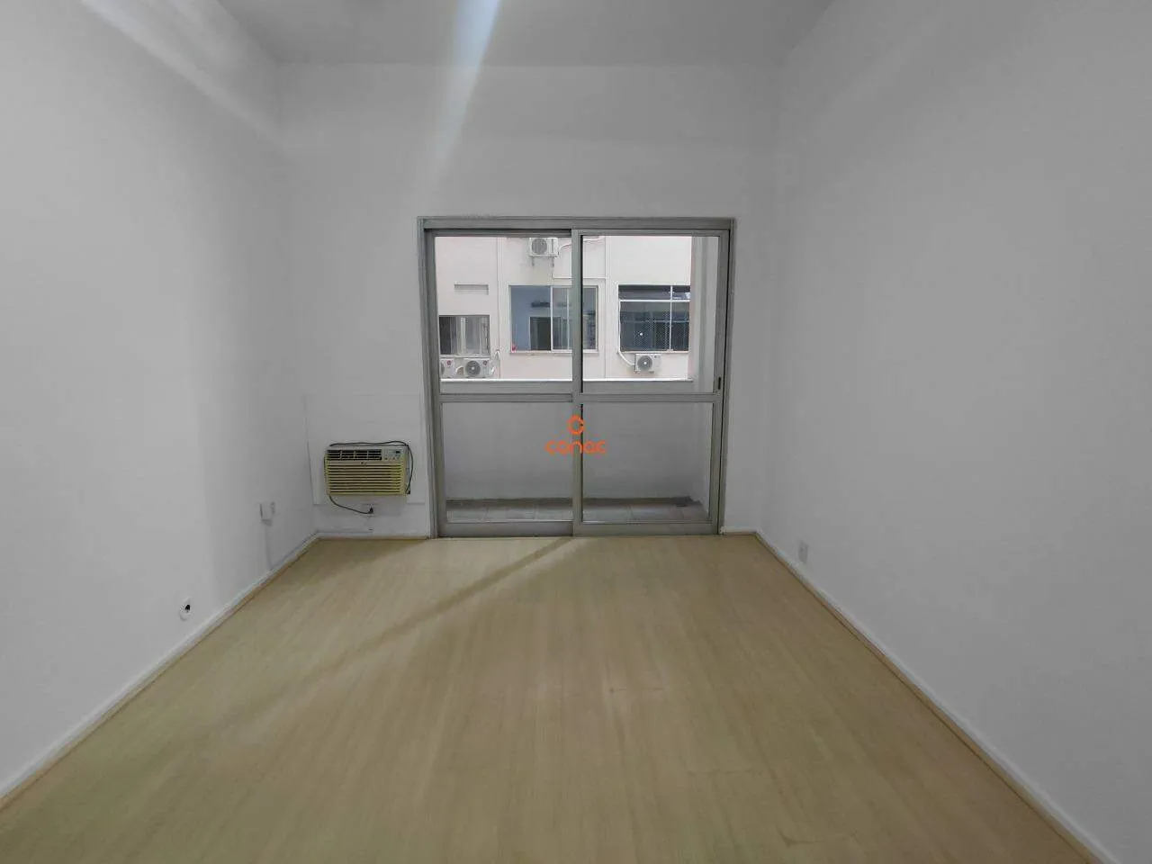Wood or laminate floors in a 2-bedroom apartment, 88 m² — photo 10