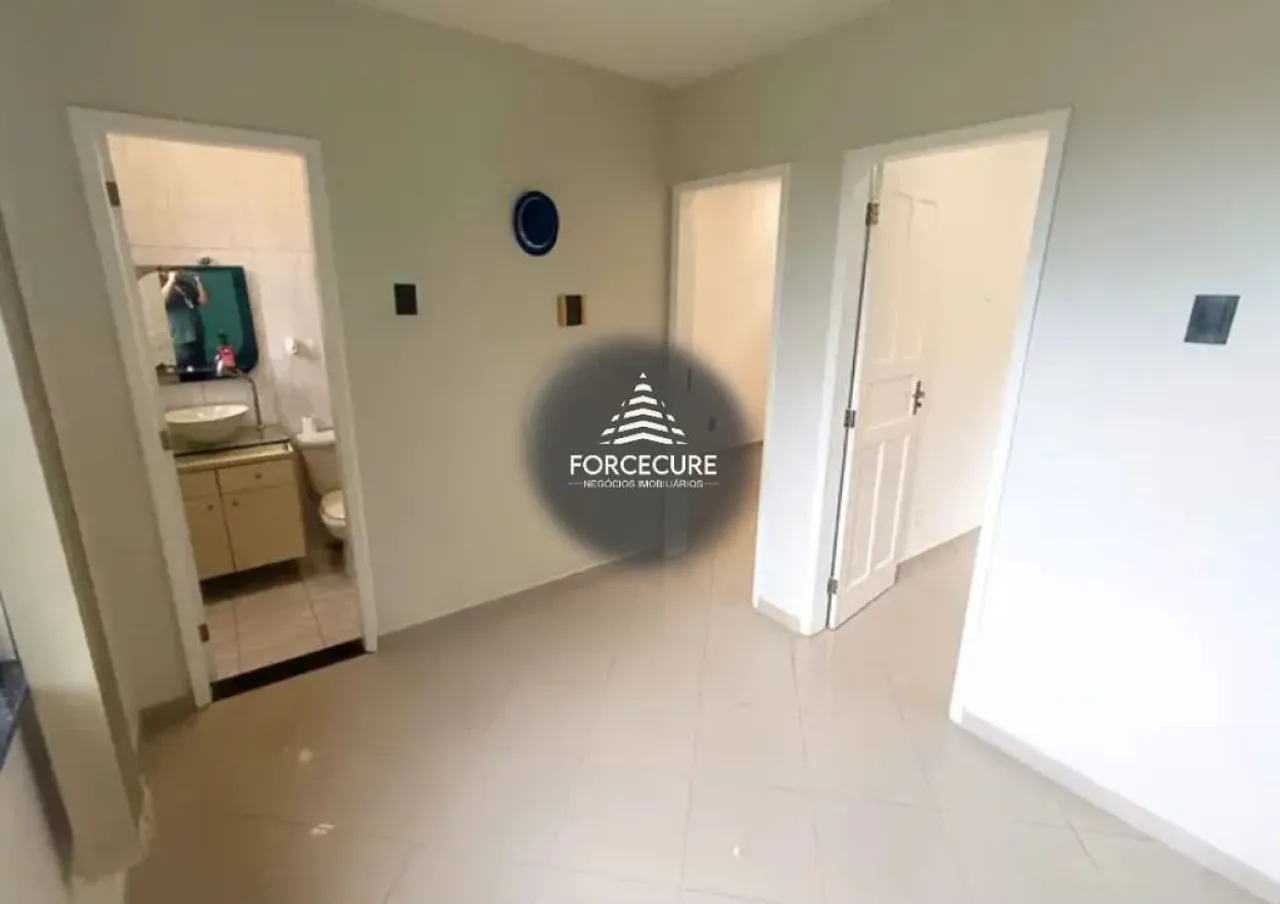 3-bedroom apartment with 3 bathrooms and tile floors — photo 12