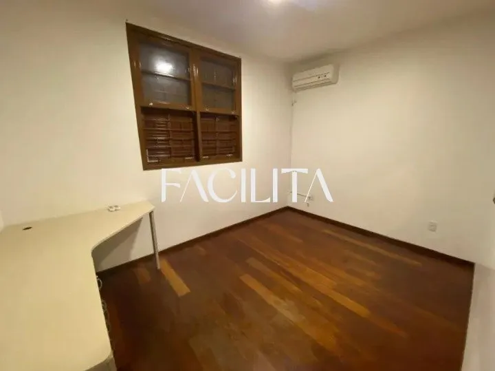 Furnished 164 m² house with 3 bedrooms and private garden — photo 10