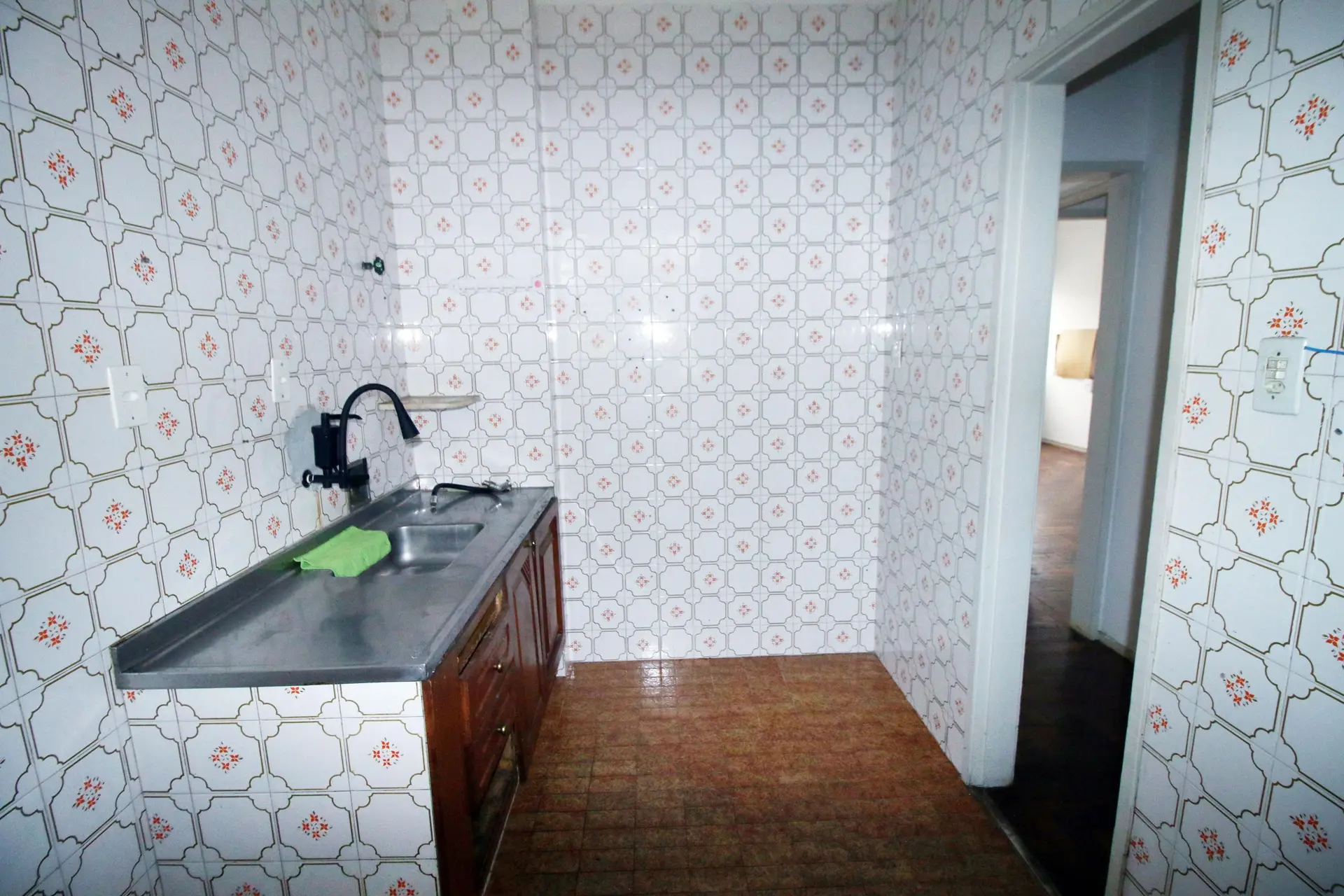 Wood or laminate floors in a 2-bedroom apartment, 63 m² — photo 14