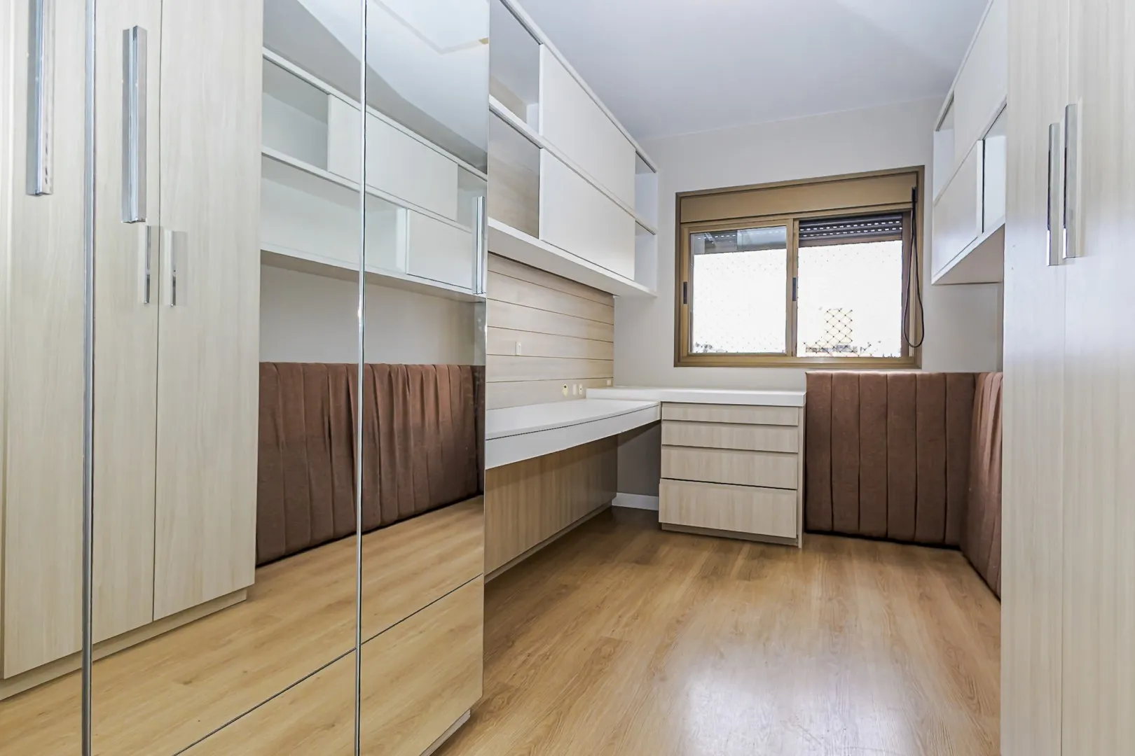 Квартира с балконом 136 м² и 3 спальнями — photo 34