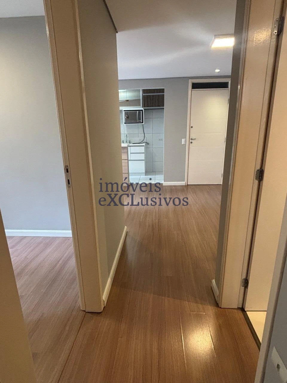 Wood or laminate floors in a 2-bedroom apartment, 48 m² — photo 9