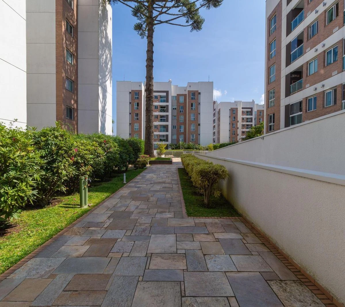 3-bedroom apartment with a grill on the balcony — photo 27