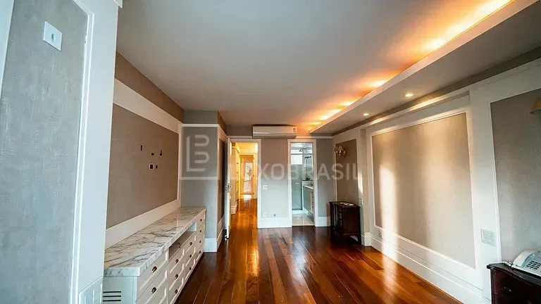 2-bedroom apartment in a building with a gym — photo 18