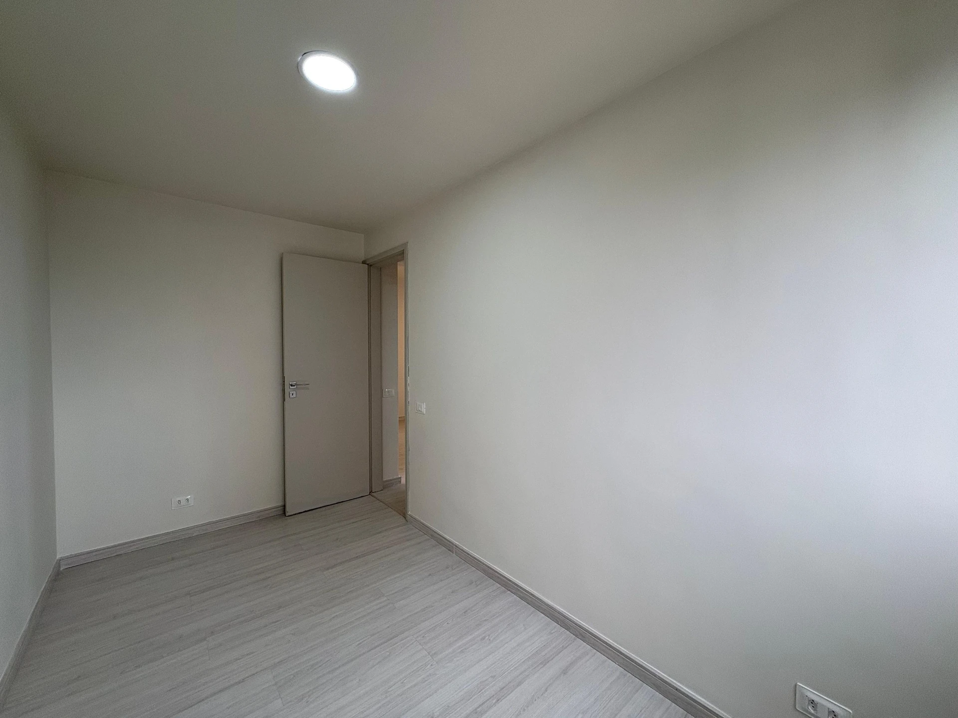 2-bedroom apartment with a glass-enclosed balcony — photo 15