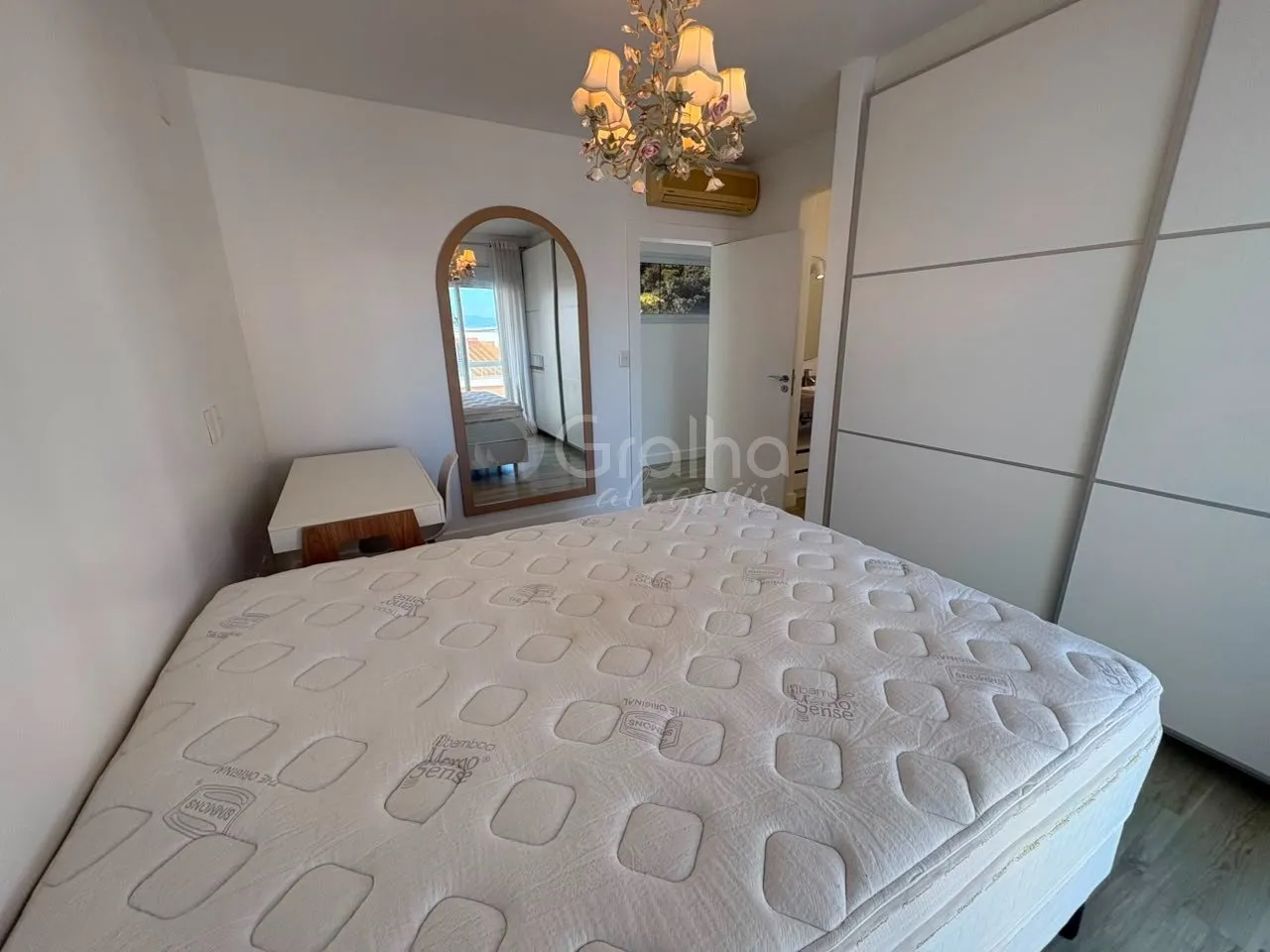 Мебльований будинок 868 м² з 3 люксами та 9 місцями — photo 48