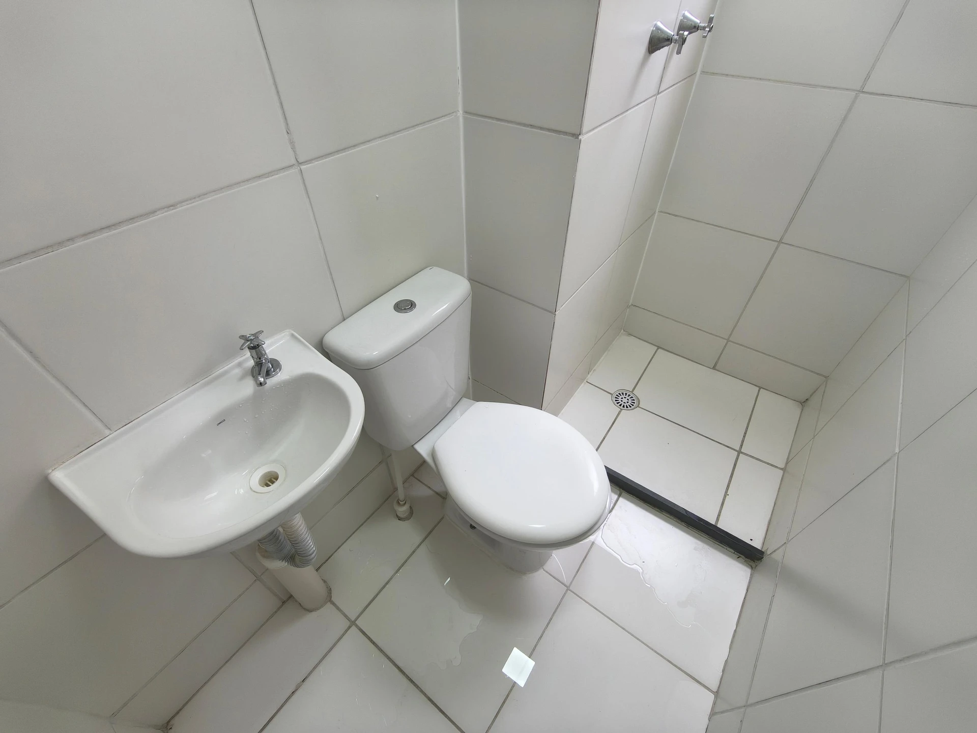 Unfurnished 2-bedroom apartment with 1 parking space — photo 8