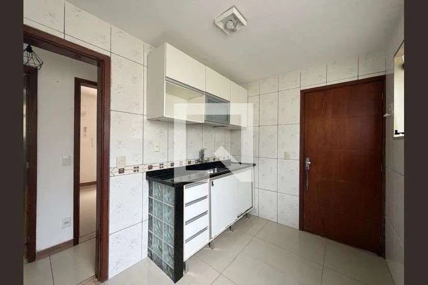 Balcony with a grill in a one-bedroom house, 75 m² — photo 20