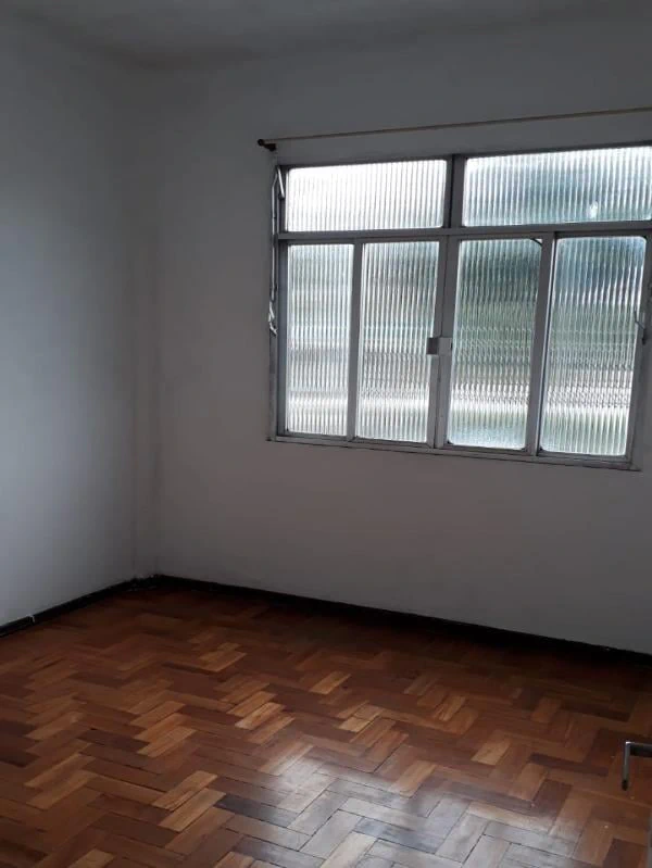2-bedroom apartment with wood or laminate floors — photo 29