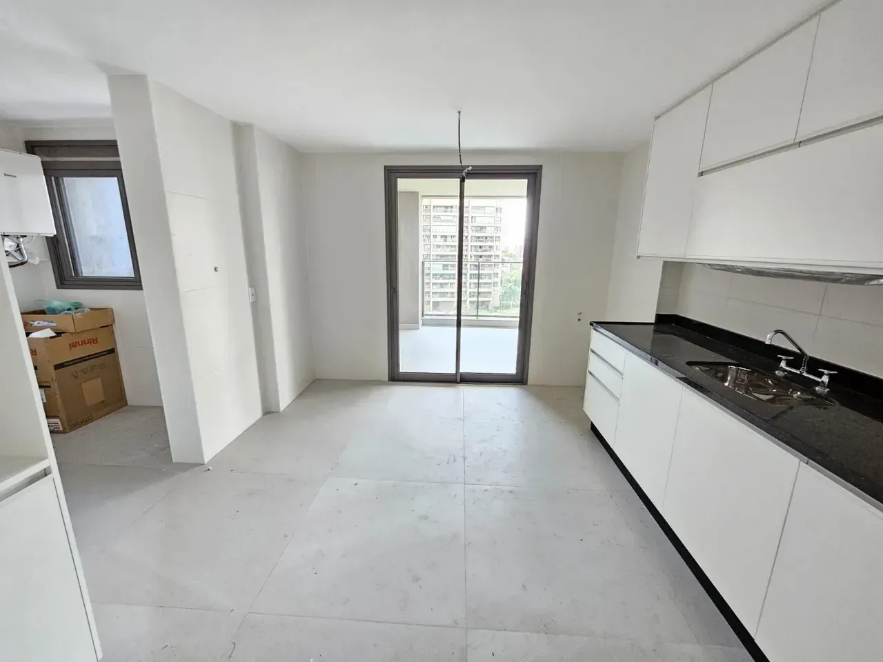 Unfurnished apartment with 3 bedrooms and 5 bathrooms — photo 15
