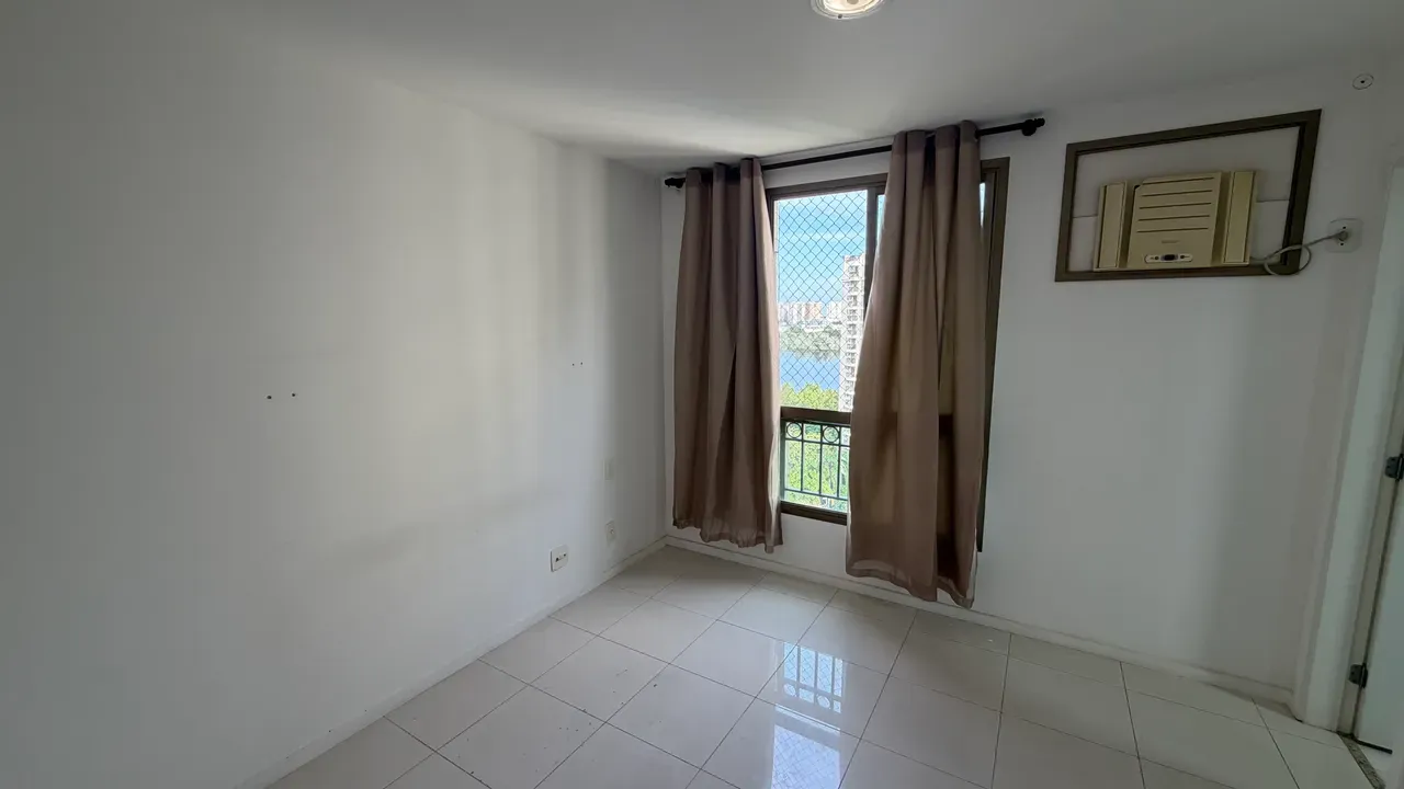 157 m² apartment with 4 bedrooms, 3 baths, balcony — photo 38