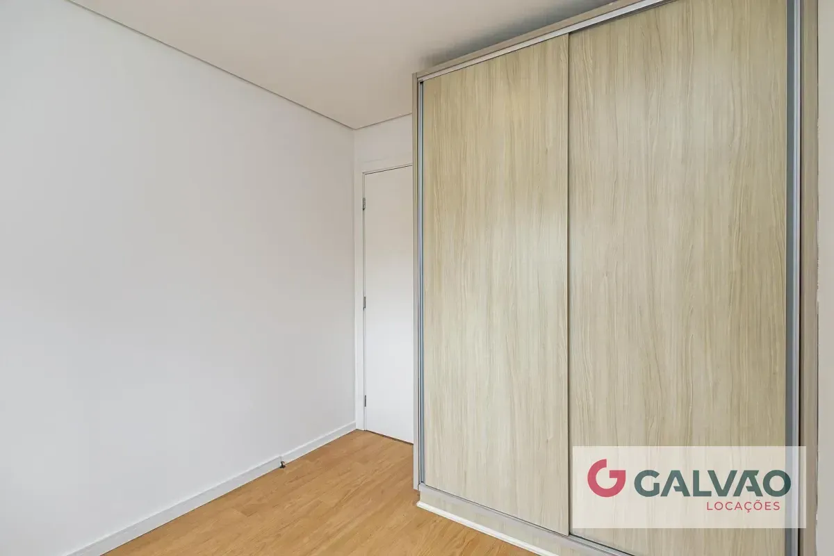 Apartment on the 4th floor with wood or laminate floors — photo 9