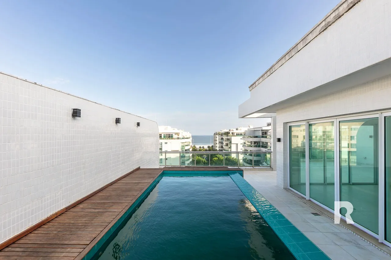 4-bedroom, 5-bath apartment with a balcony — photo 3