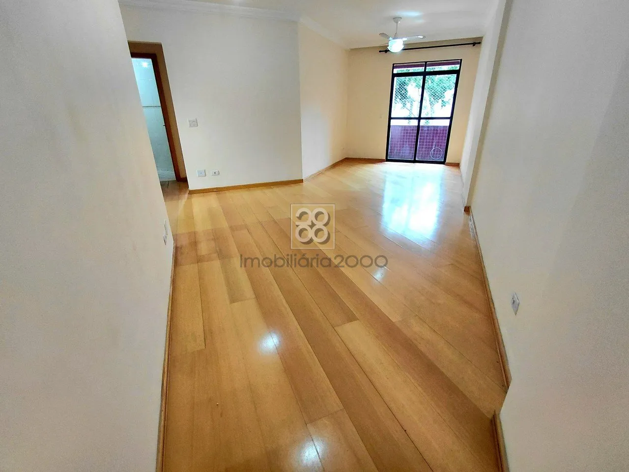Рабочее место и 3 спальни: квартира 102 м²