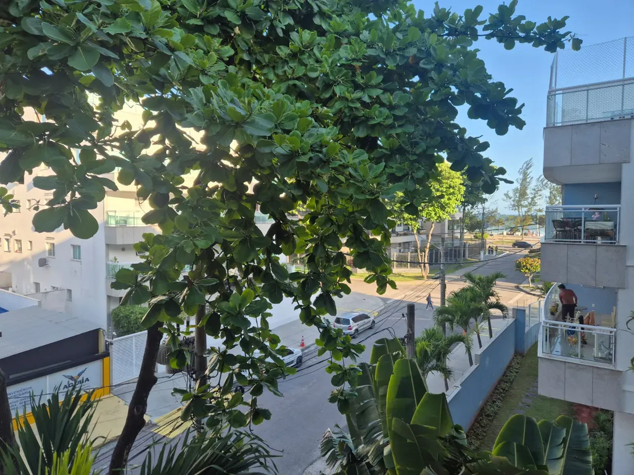 Glass-enclosed balcony in a 3-bedroom apartment, 115 m² — photo 20
