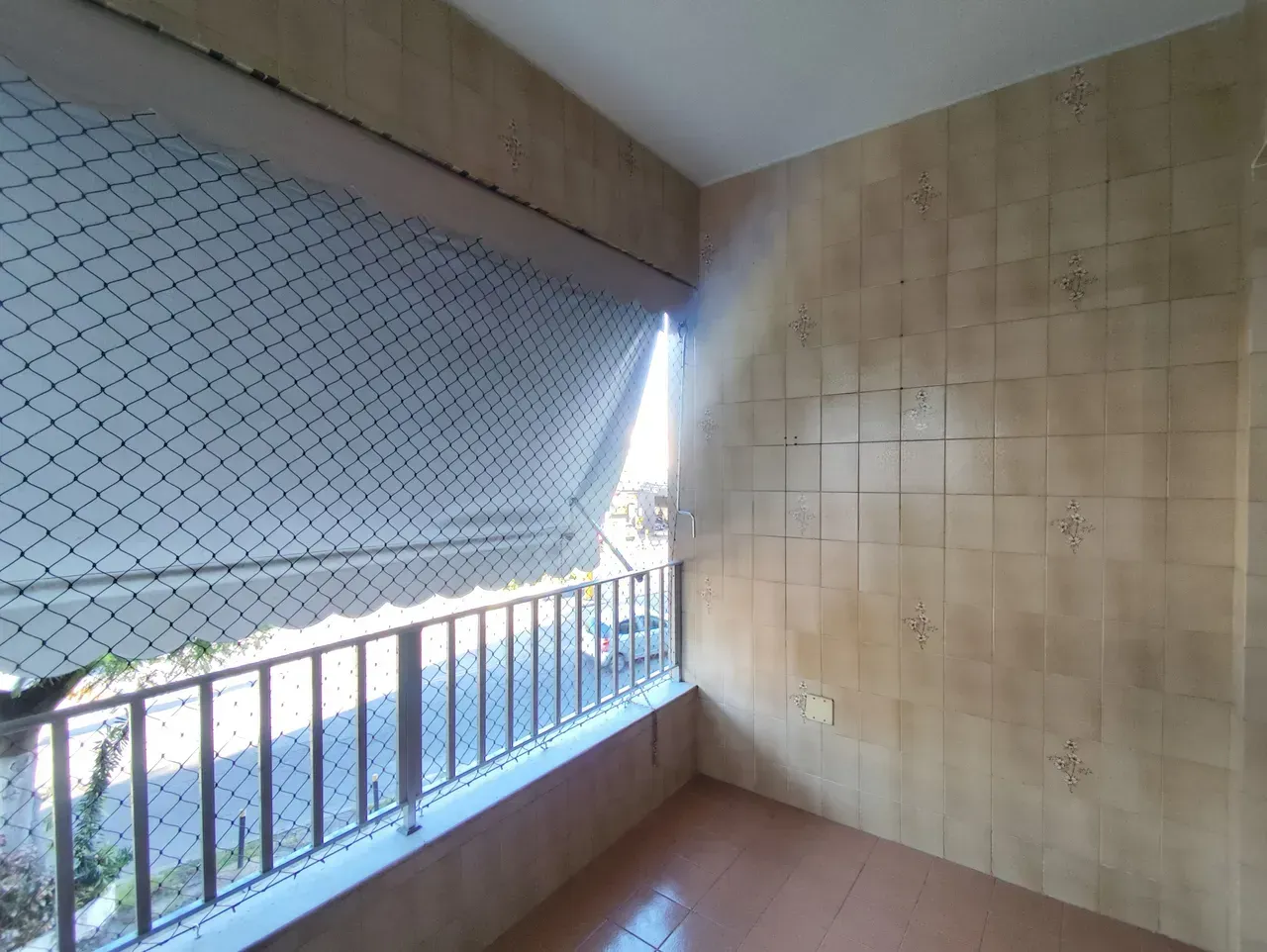 Unfurnished apartment with 2 bedrooms and a washing machine — photo 12