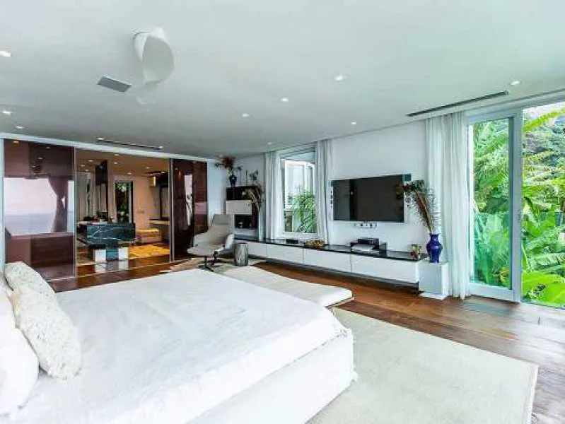 Furnished triplex house with open-plan kitchen and 5 baths — photo 17