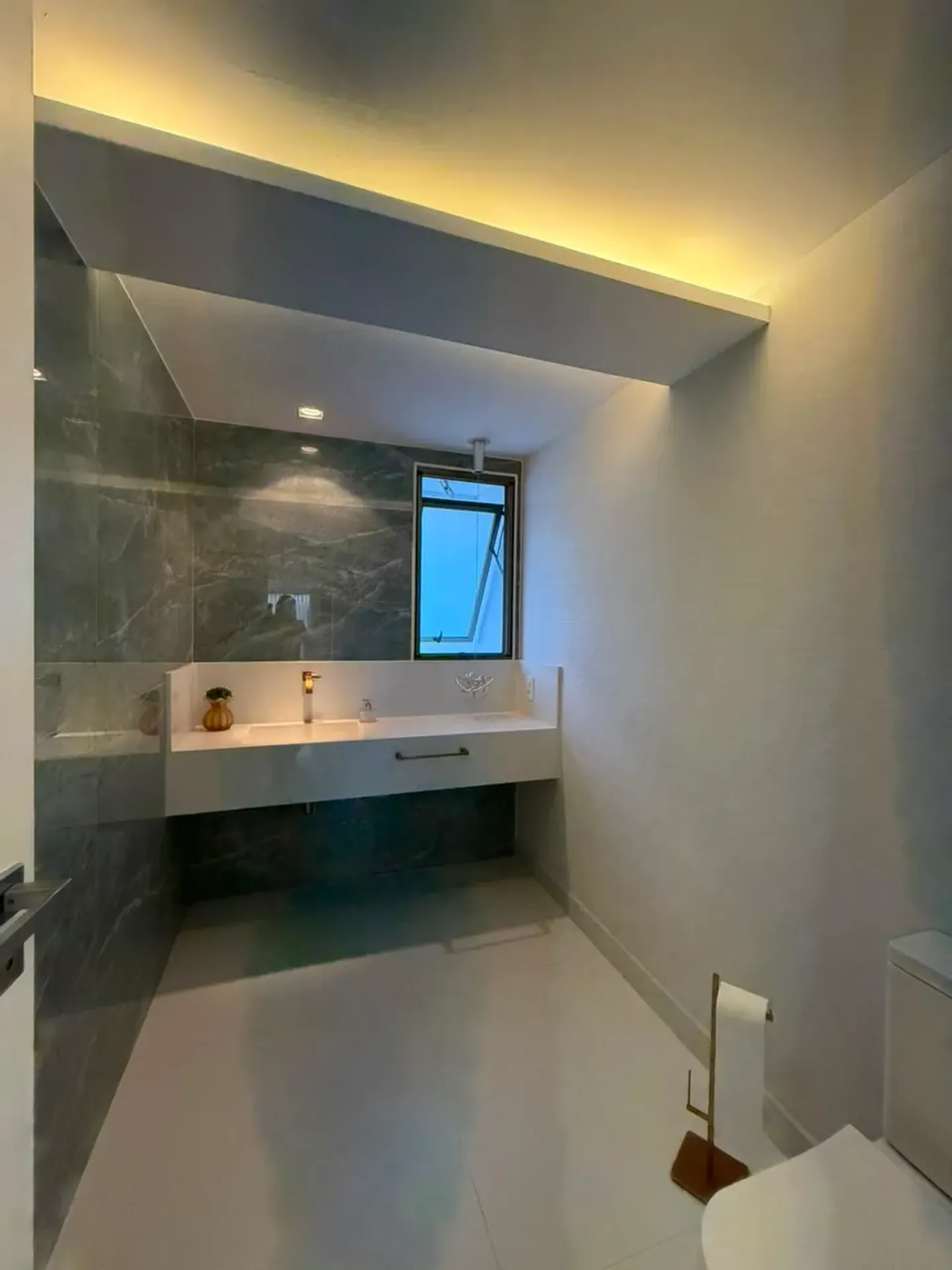 Furnished triplex home with 5 en-suite bedrooms and 600 m² — photo 15