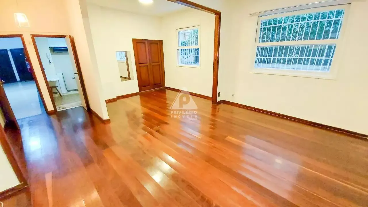2-bedroom apartment with a walk-in closet — photo 10