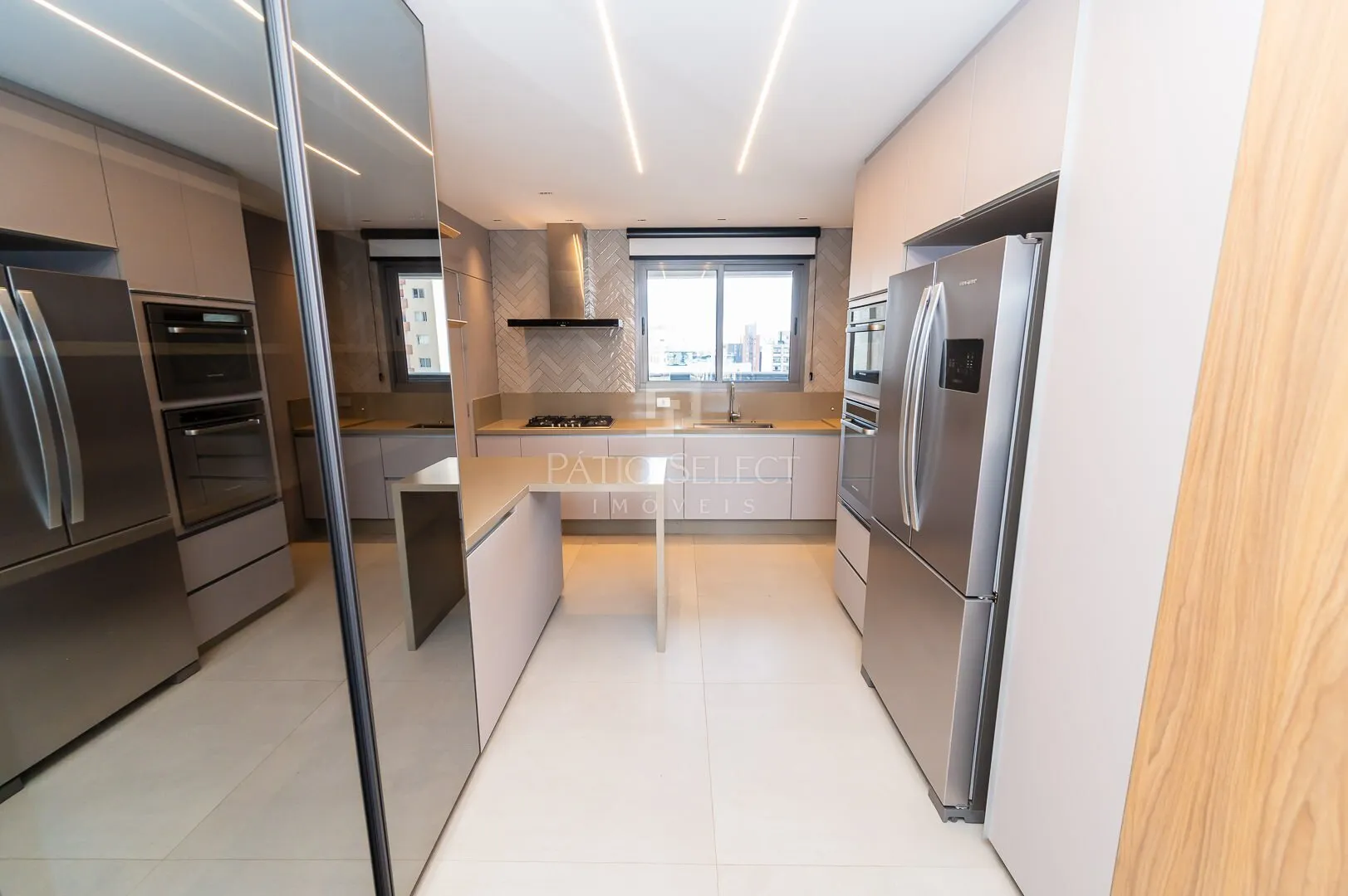 220 m² apartment with 3 en-suite bedrooms and 2 parking — photo 27
