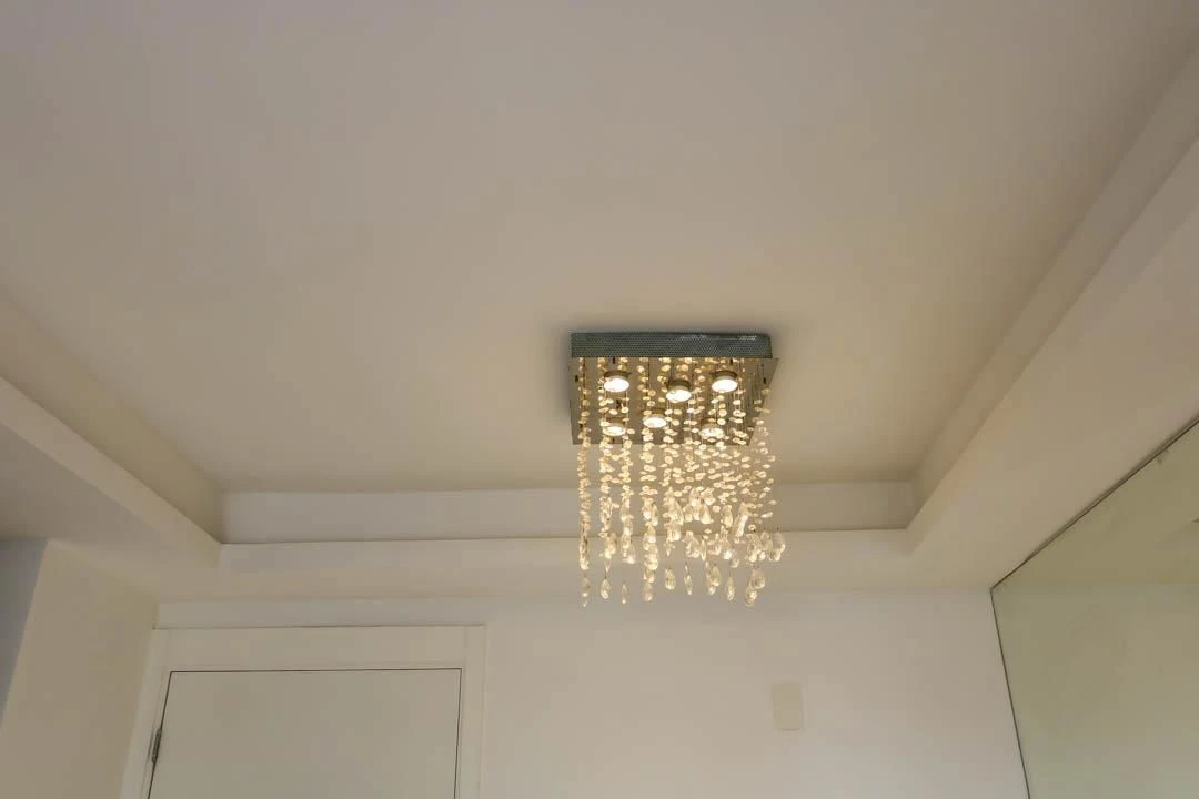 Balcony with a grill in a 2-bedroom apartment, 60 m² — photo 55
