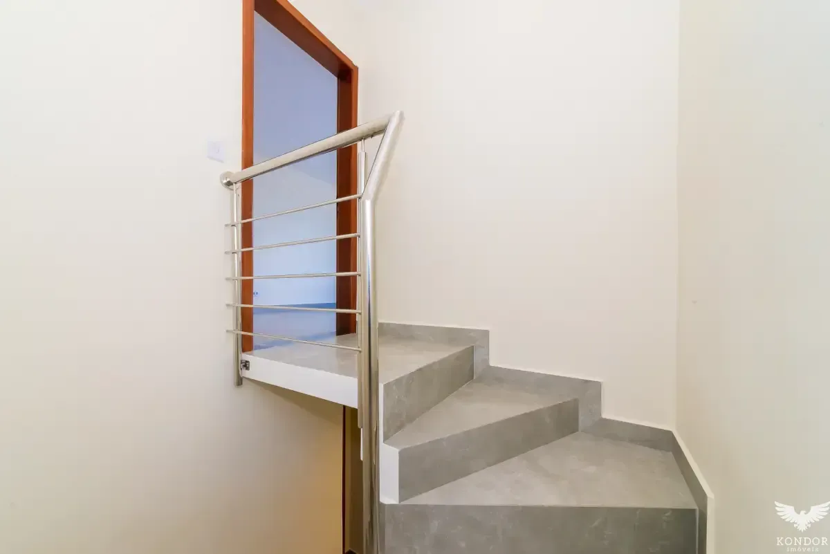 Two-story house with 230 m² and 3 bedrooms, 1 suite — photo 20