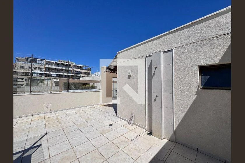 Rental apartment with 3 bedrooms and 211 m² — photo 34