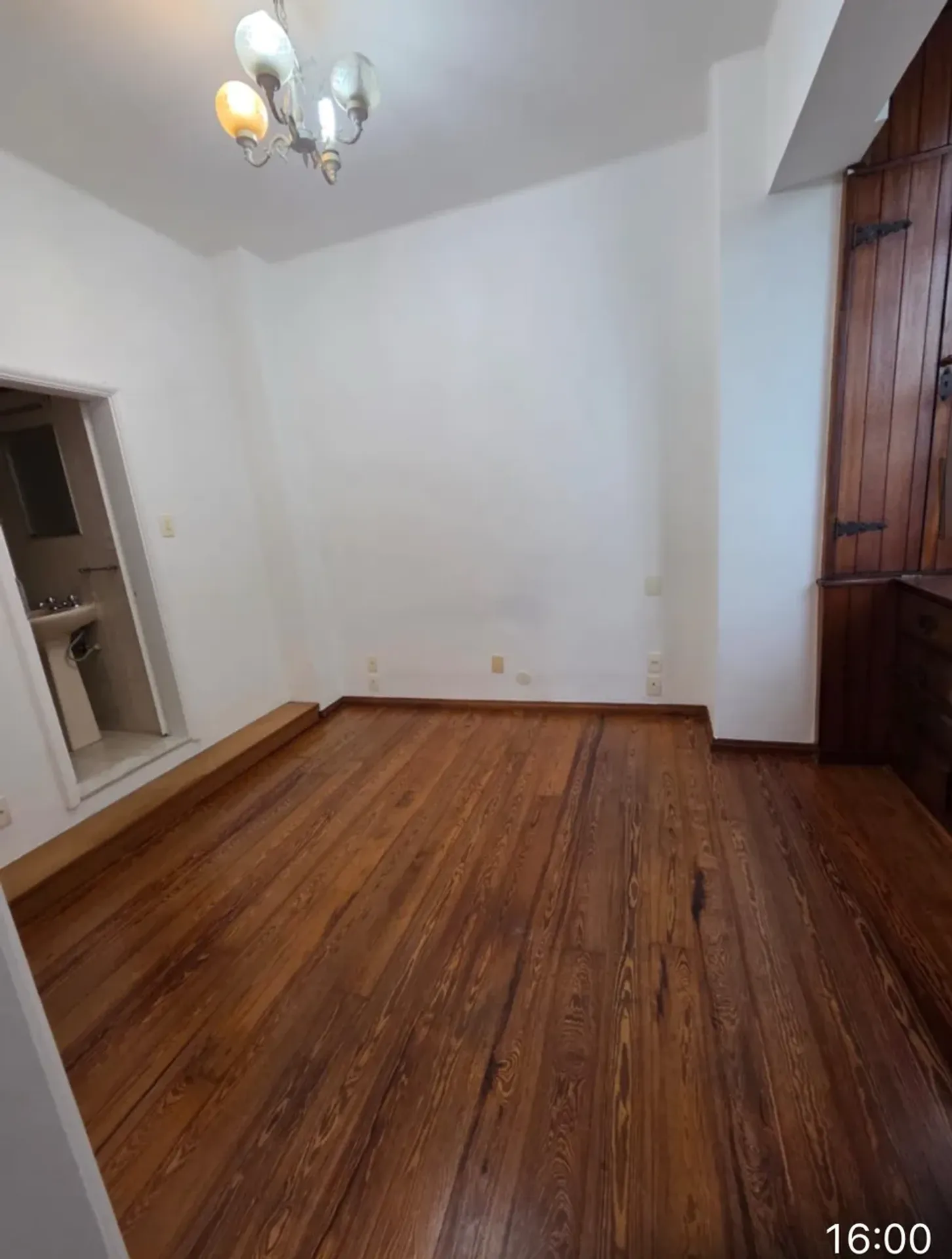 100 m² apartment with 3 bedrooms and a separate kitchen — photo 6