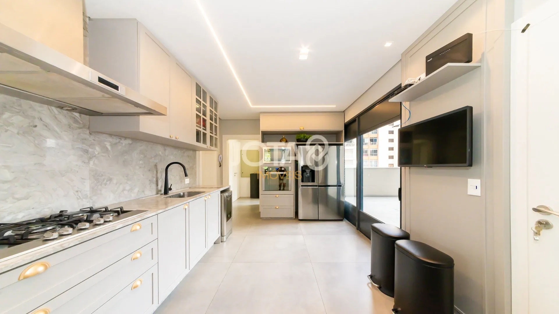 Unfurnished apartment with 3 en-suite bedrooms and balcony — photo 13