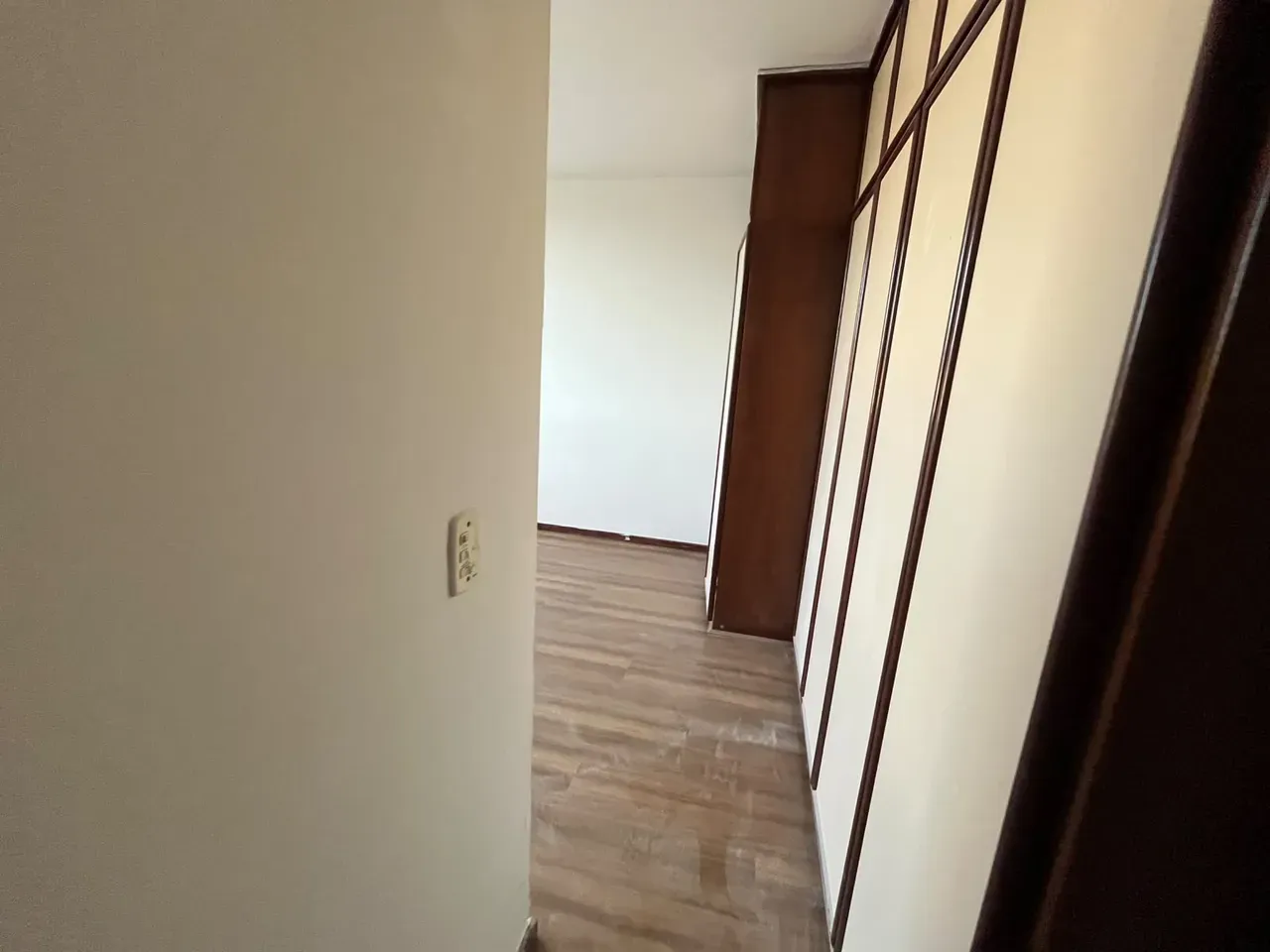 Apartment on the 10th floor with wood or laminate floors — photo 8