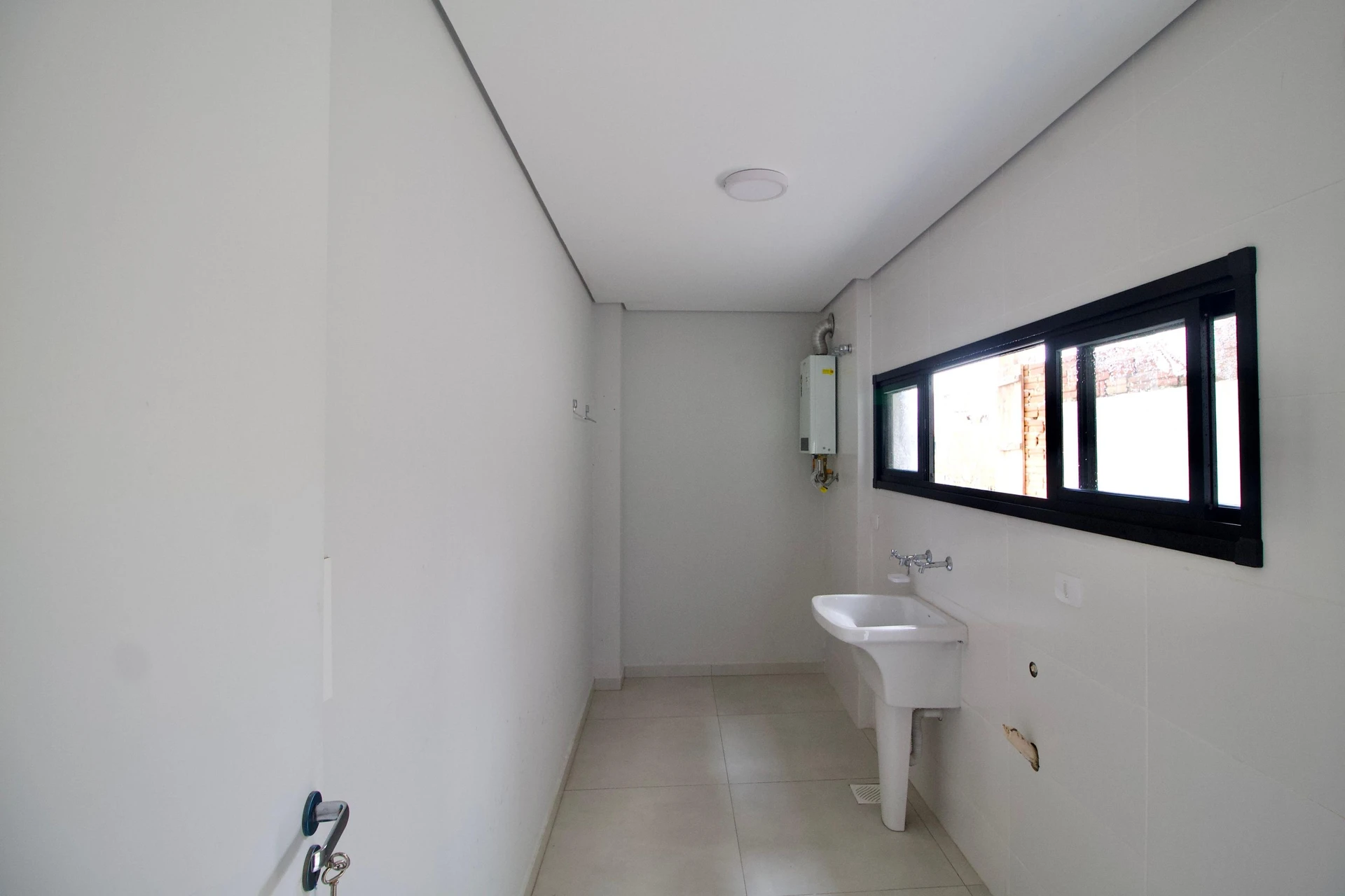 Floor-to-ceiling windows in a 3-bedroom house, 160 m² — photo 10