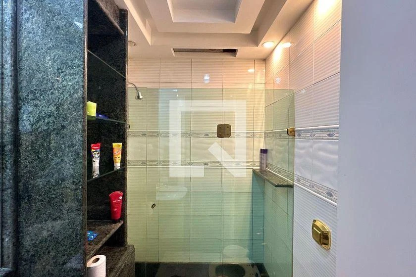 Glass-enclosed balcony in a 4-bedroom apartment, 403 m² — photo 36
