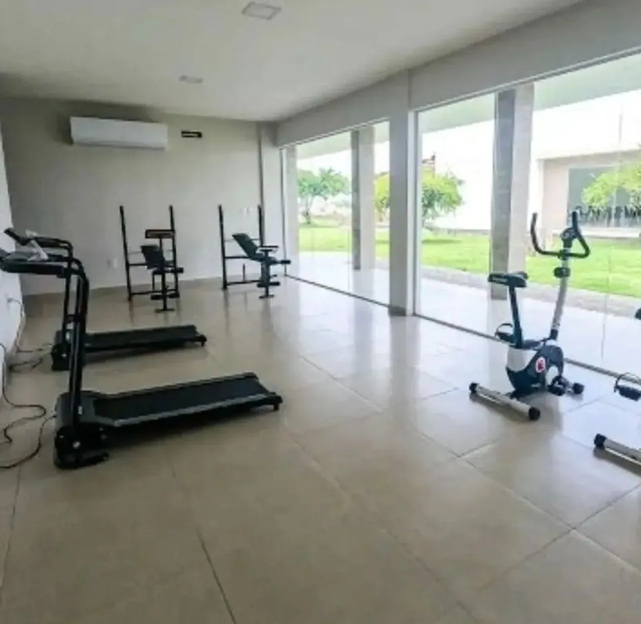 2-bedroom apartment in a building with a gym — photo 3