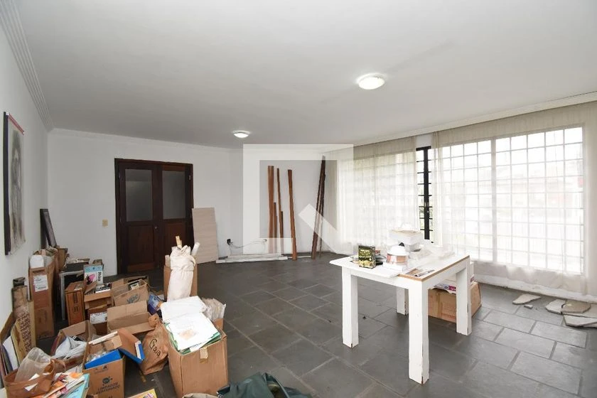 House with 4 bedrooms, 4 baths, and 5 parking spaces — photo 2