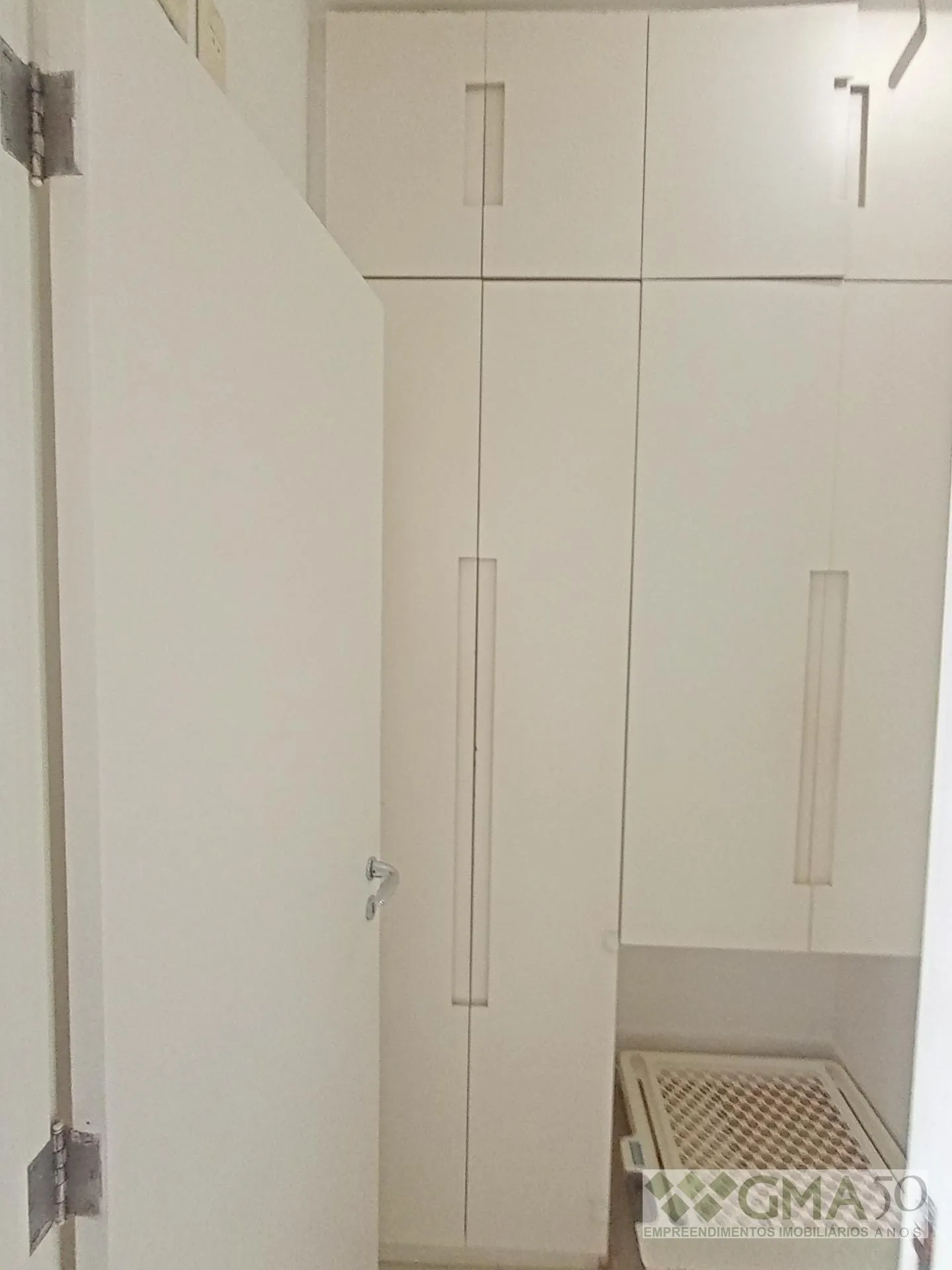 3-bedroom apartment with a mountain view — photo 23