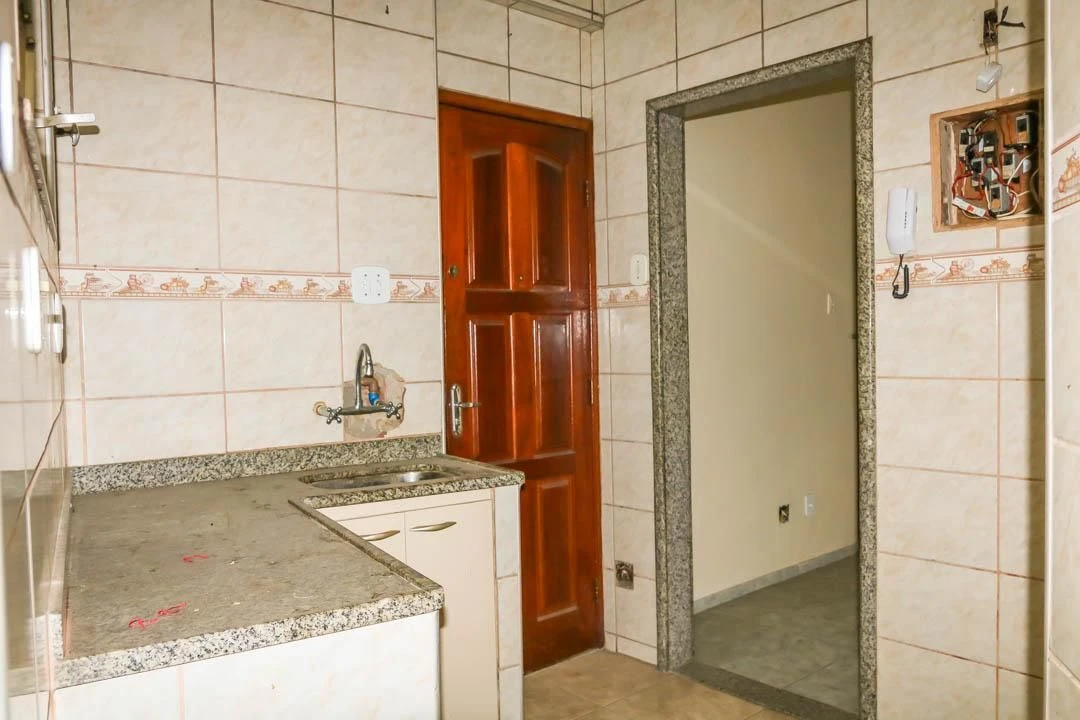 Apartamento de 2 dormitorios y 1 baño con cocina cerrada — photo 9