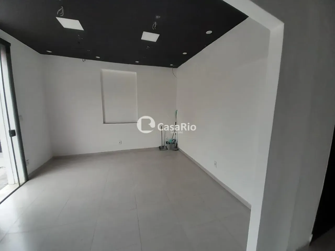 House with 3 bedrooms, 2 suites, separate kitchen