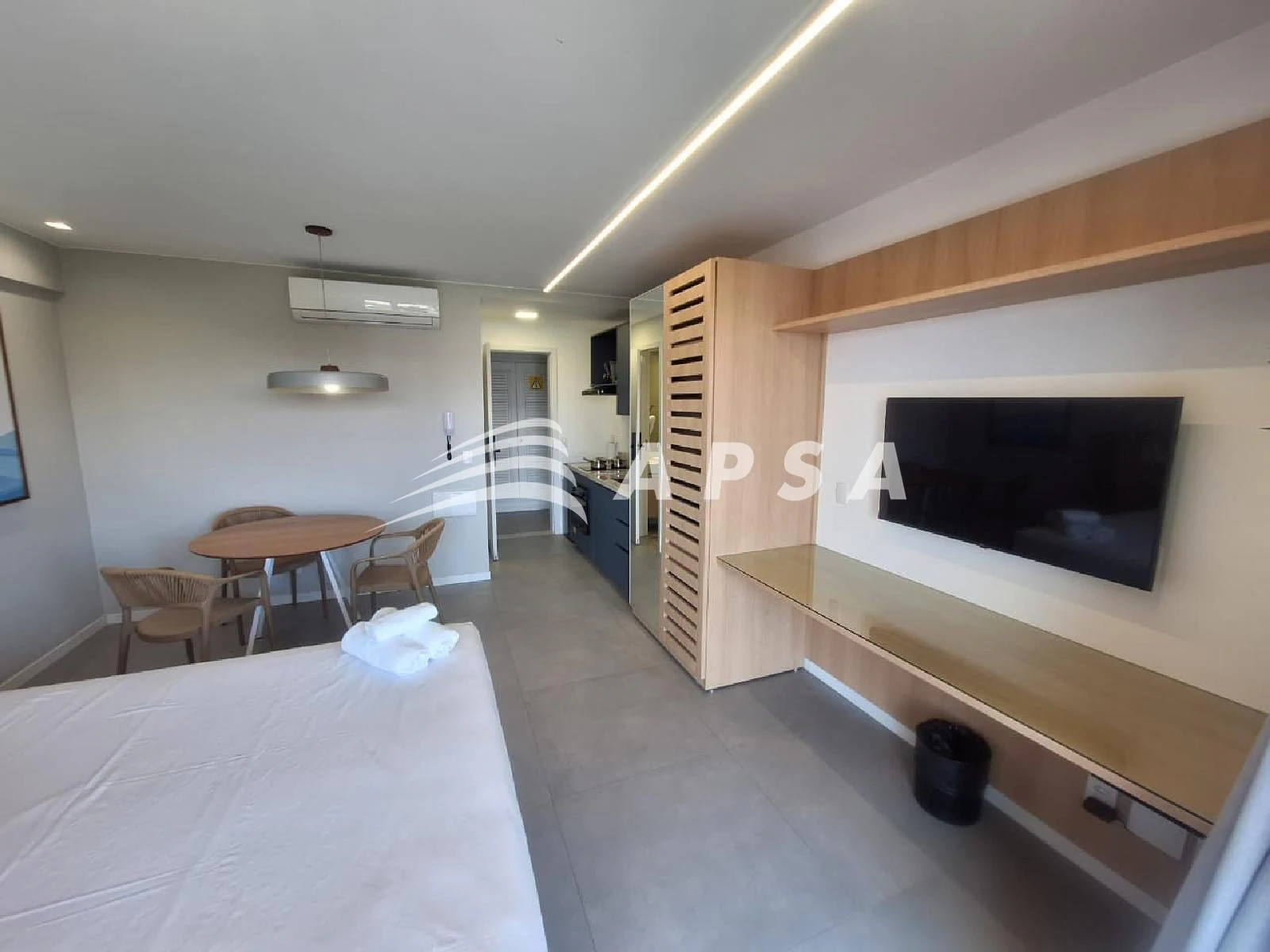 One-bedroom apartment in a building with a coworking space — photo 7