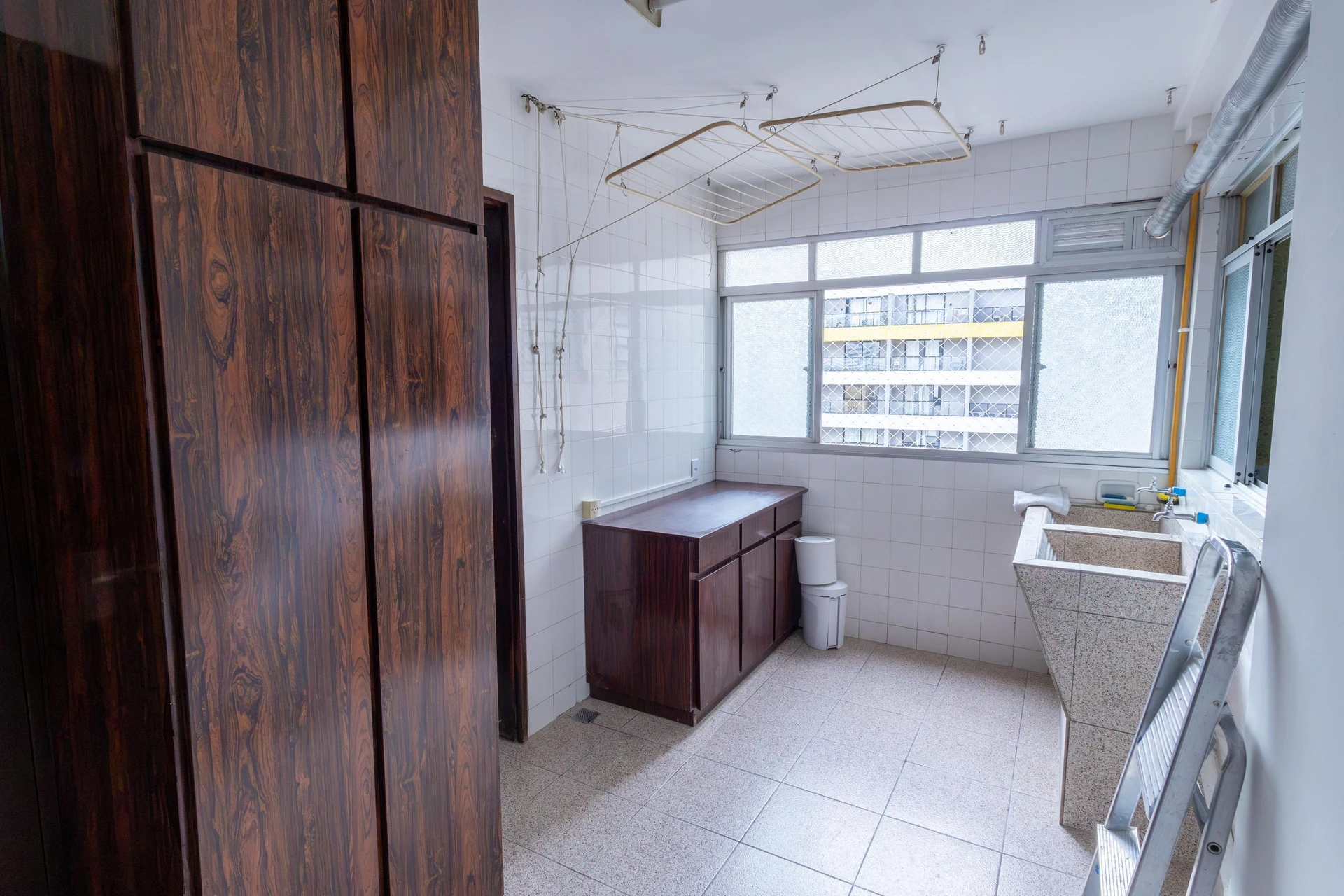 Furnished apartment, 283 m², with a glass-enclosed balcony — photo 44