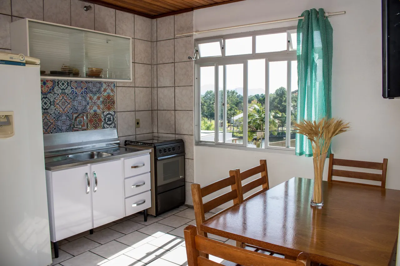 2-bedroom apartment with a mountain view in Florianópolis — photo 2