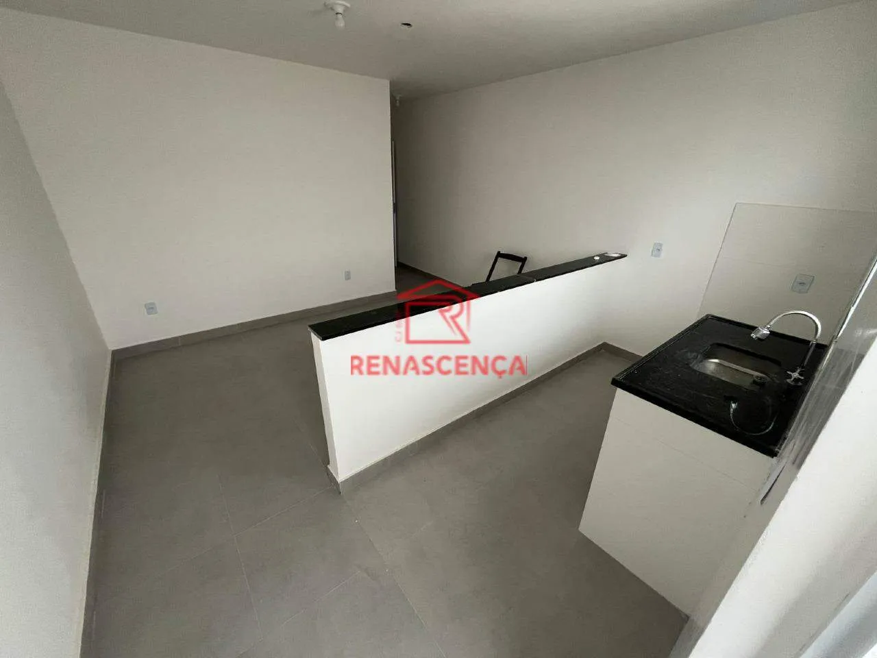 Casa com 1 quarto e cozinha aberta com fogão compacto — photo 2