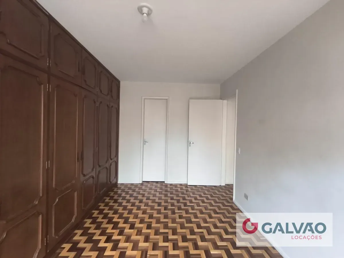 Квартира з 3 спальнями та дерев'яною підлогою або ламінатом — photo 4